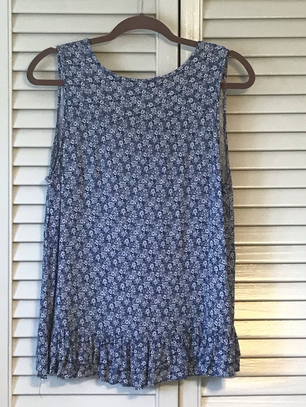 Cynthia Rowley Blue Floral V-Neck Ruffle Tank - Picture 3 of 7